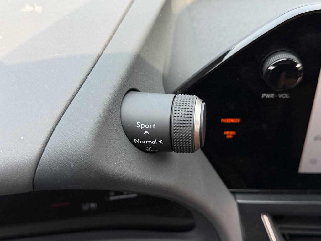 Used 2025 Lexus UX 300h AWD w/ Accessory Package (Z1) image 30