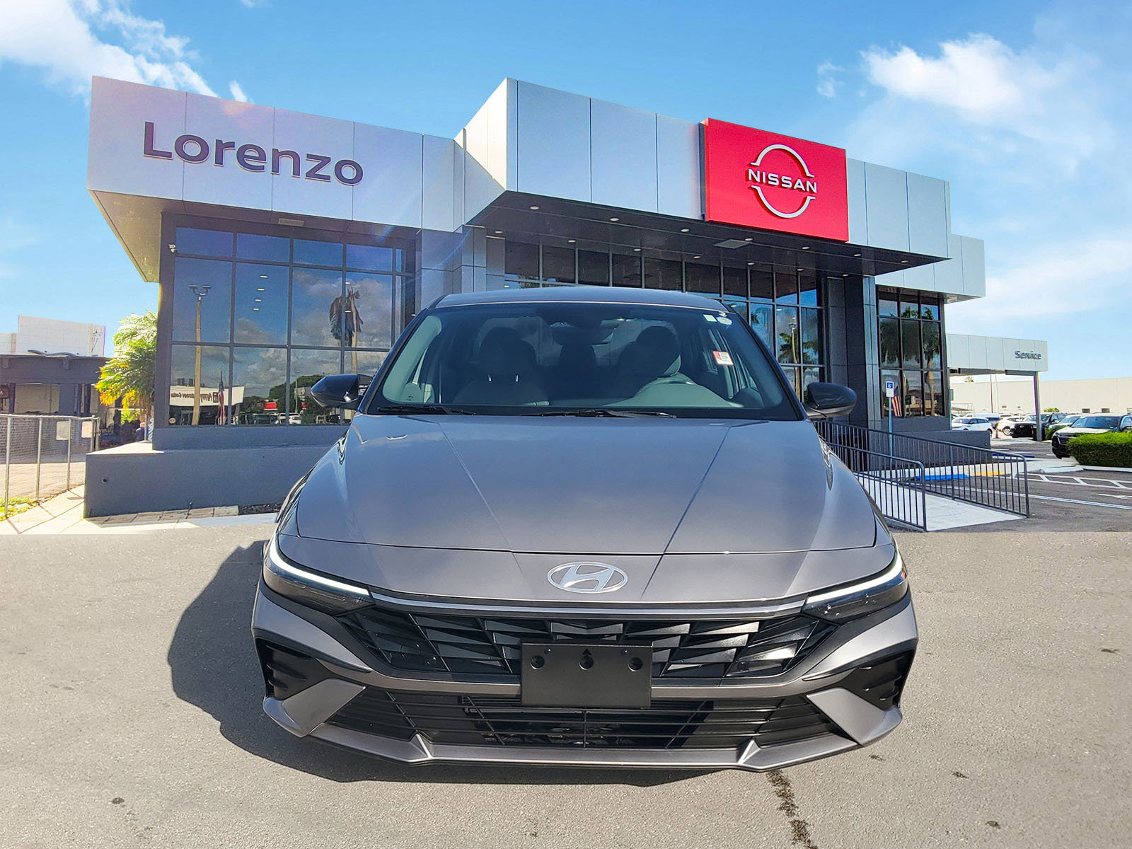 Used 2025 Hyundai Elantra Sport image 2