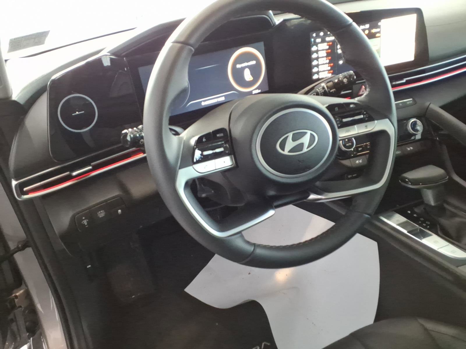 Certified 2025 Hyundai Elantra Limited image 11