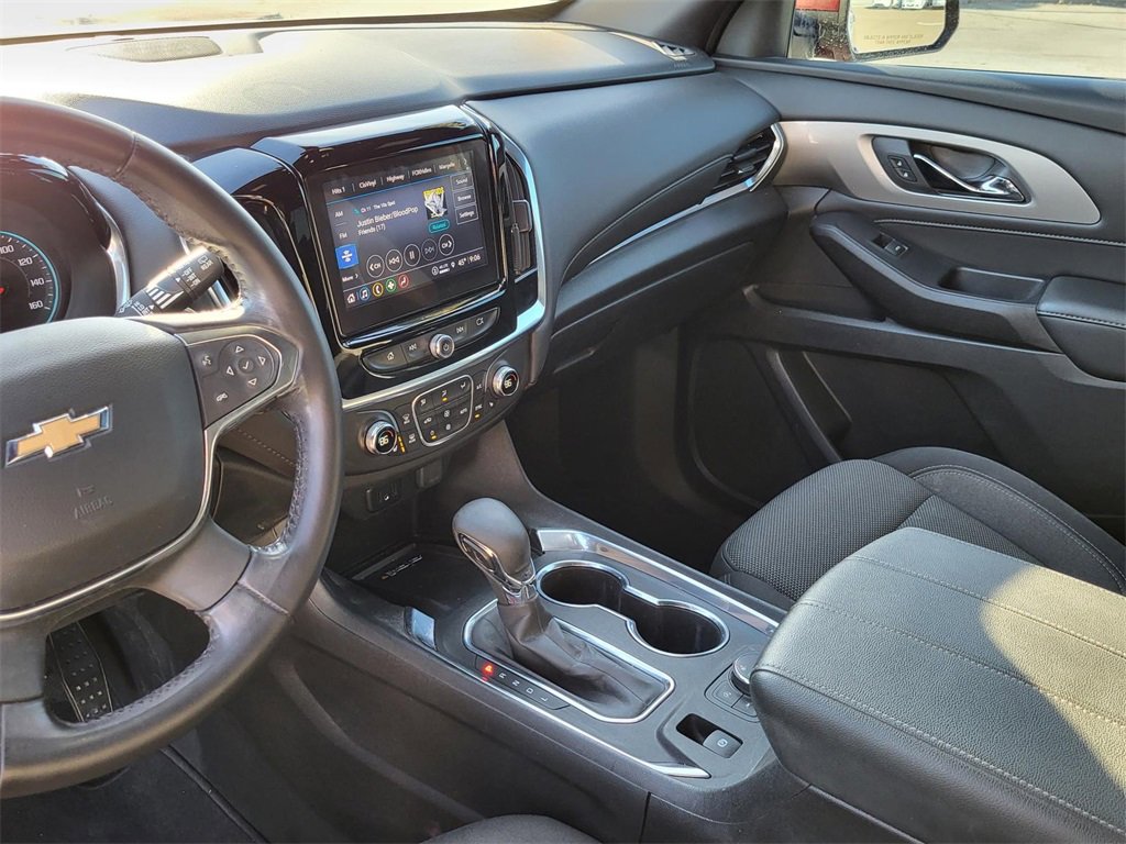 Used 2022 Chevrolet Traverse LT image 25
