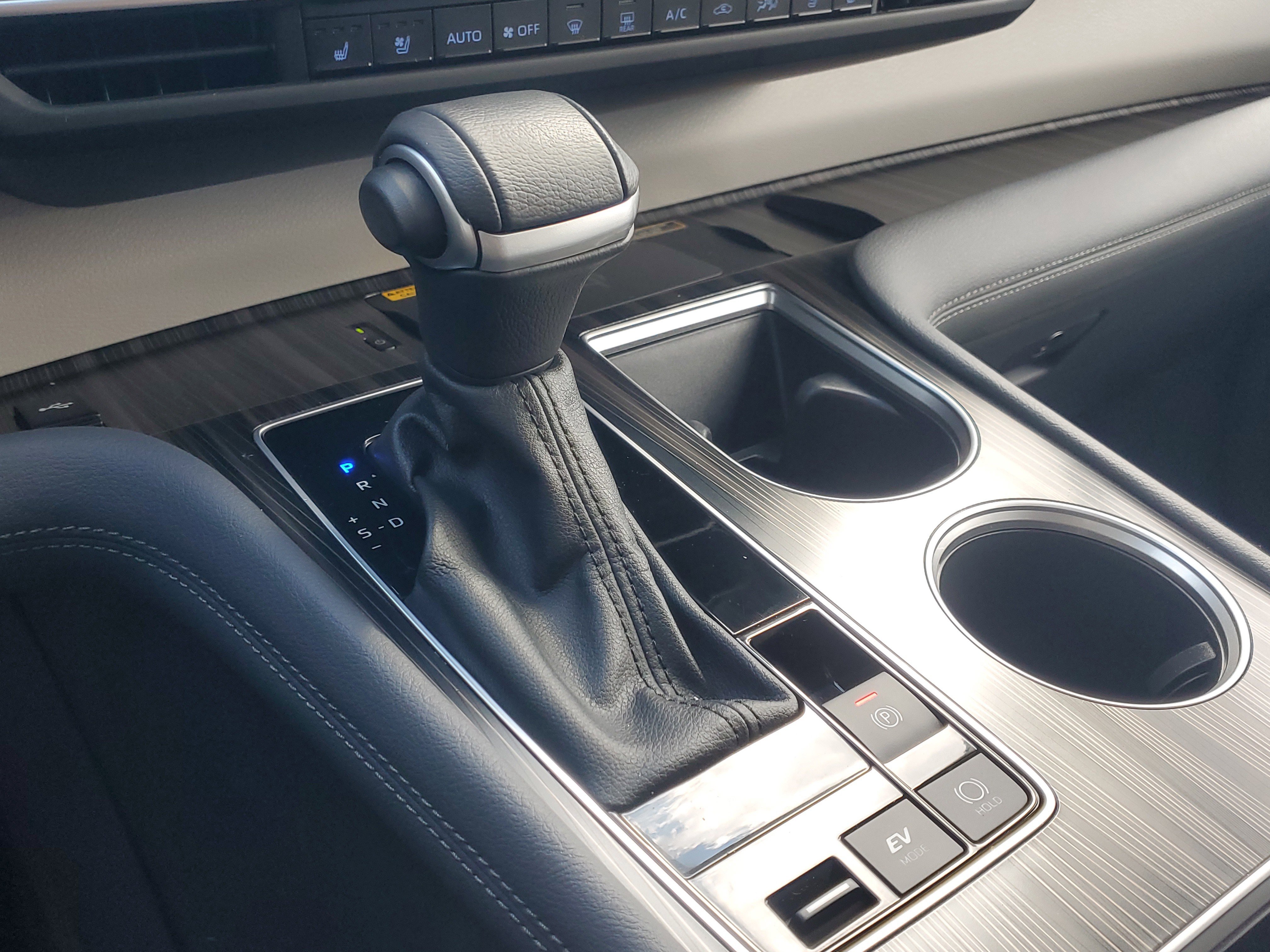 Certified 2024 Toyota Sienna Limited image 28