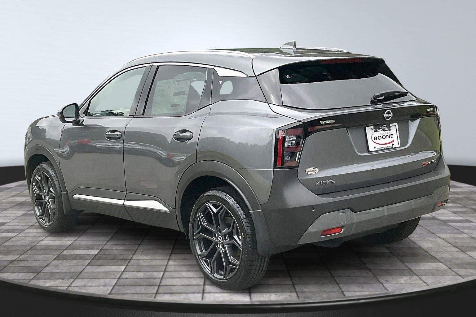 New 2025 Nissan Kicks SR image 4