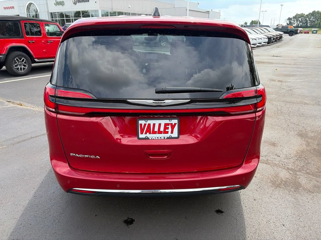 Used 2025 Chrysler Pacifica Select FWD image 6