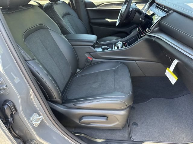 New 2027 Jeep Grand Cherokee Altitude AWD/4WD image 13