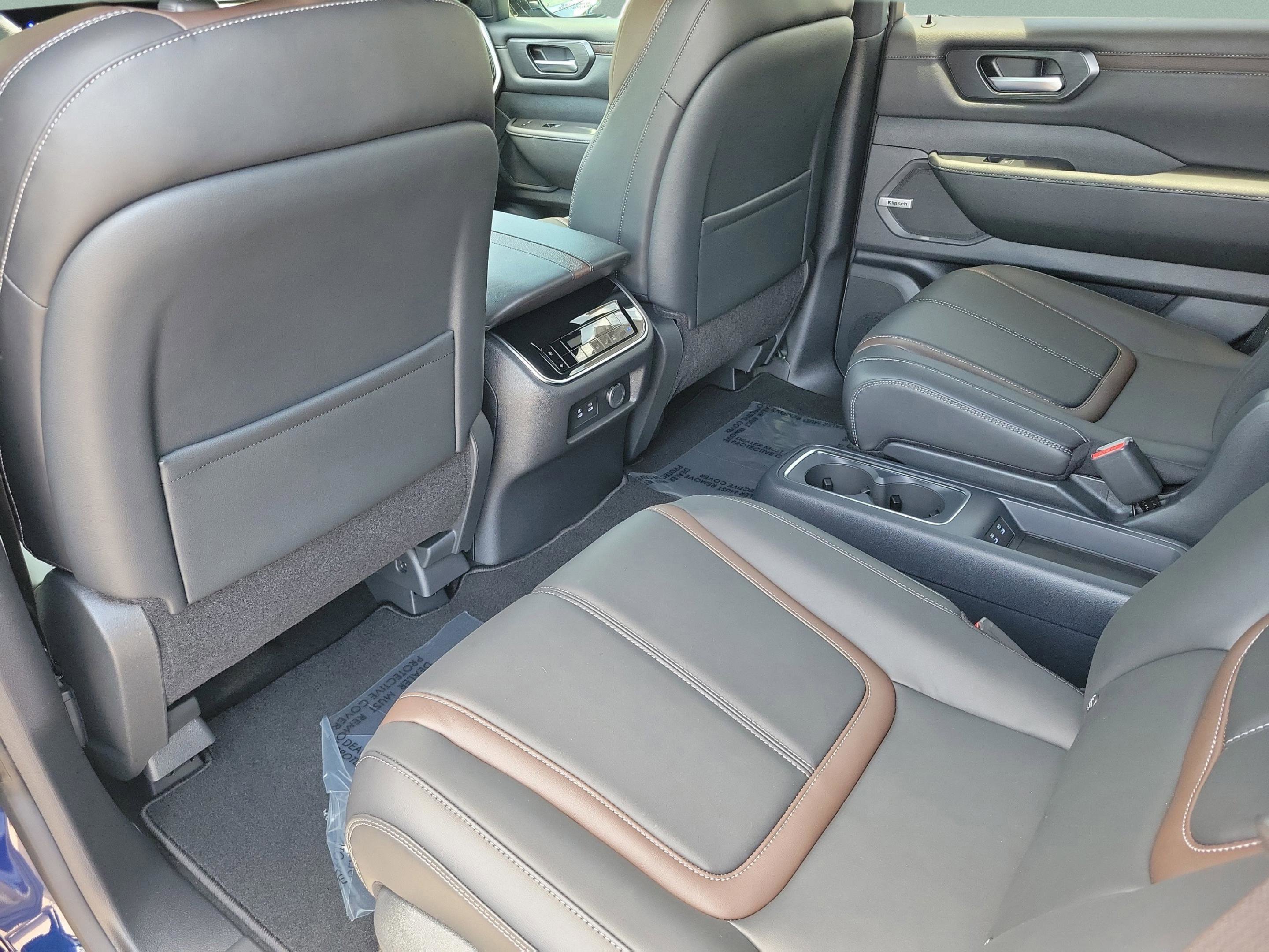 New 2025 Nissan Armada SL w/ Captain's Chari Seat Package image 15