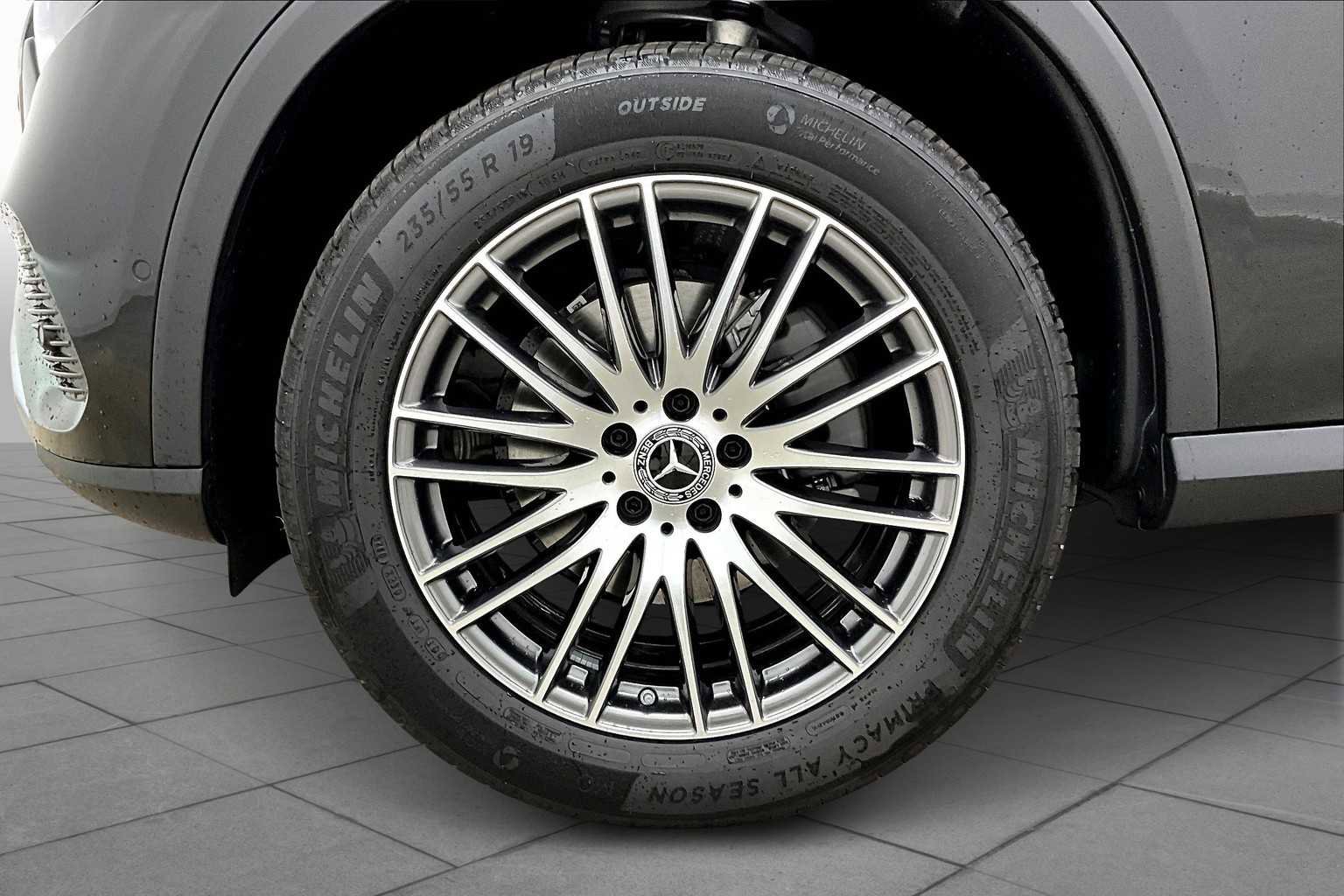 Used 2025 Mercedes-Benz GLC 300 image 11