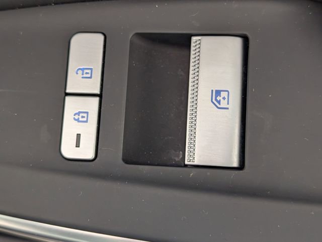 Used 2022 Genesis GV70 2.5T w/ Advanced Package image 36