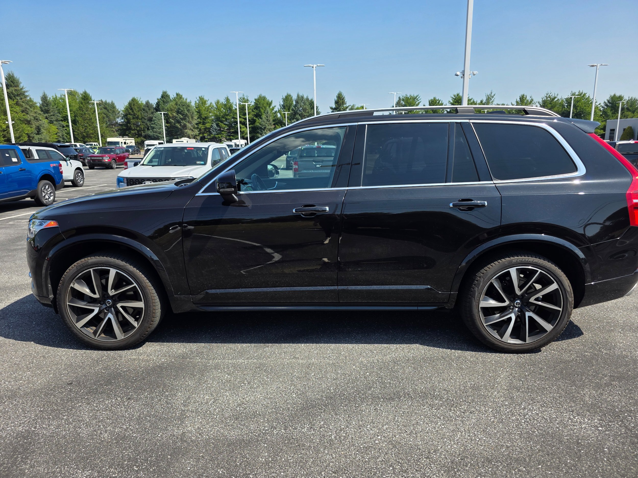 Used 2018 Volvo XC90 T6 Momentum w/ Protection Package AWD/4WD image 2