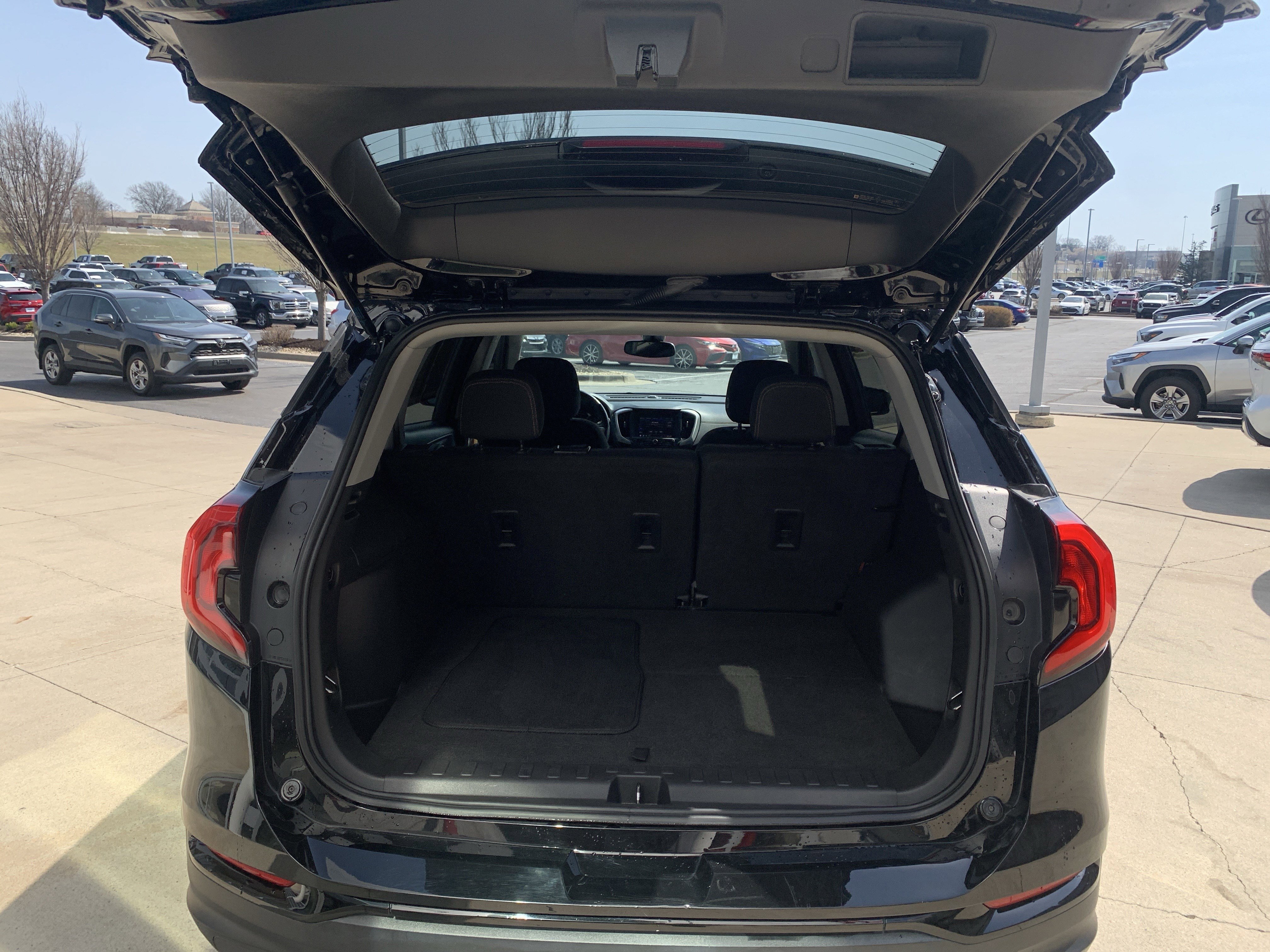 Used 2021 GMC Terrain SLE w/ Elevation Edition image 34