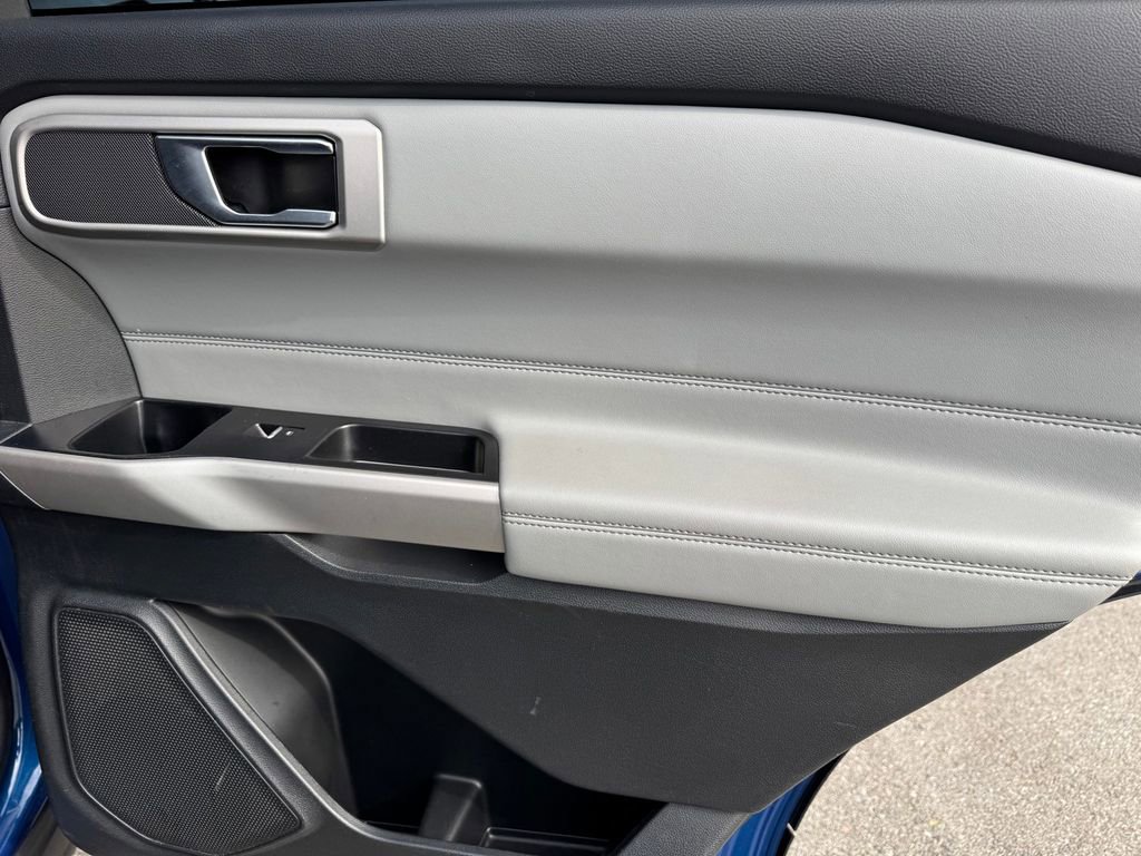 Used 2022 Ford Explorer XLT w/ Equipment Group 202A image 11