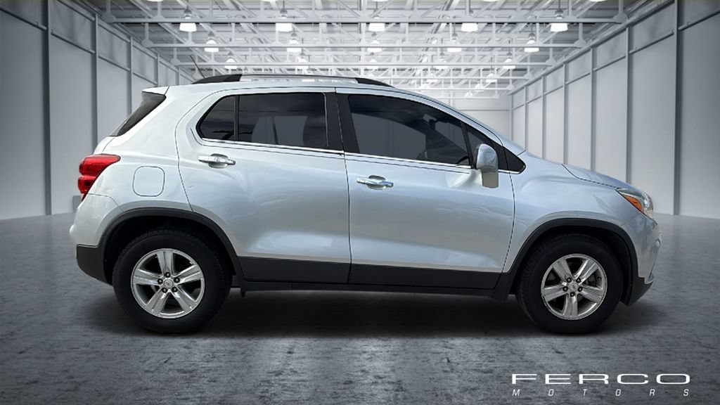 Used 2017 Chevrolet Trax LT w/ LT Convenience Package FWD image 6