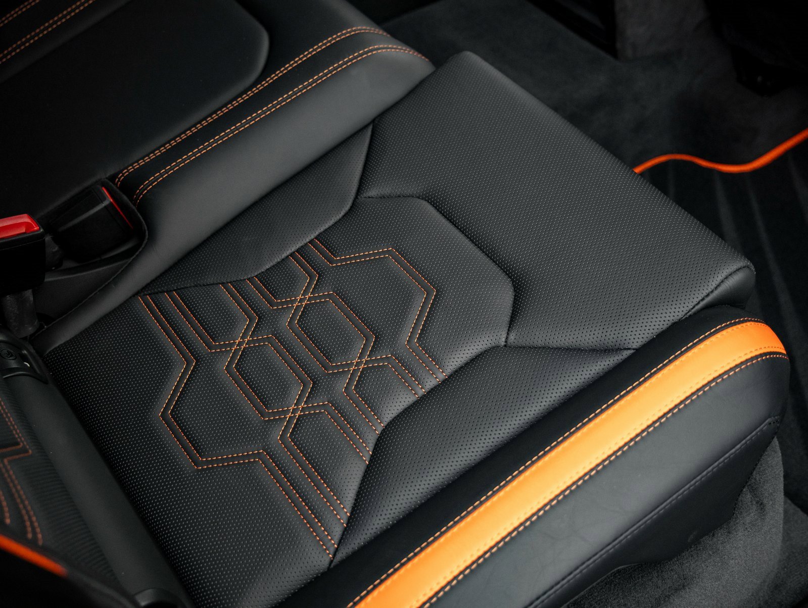 Used 2025 Lamborghini Urus SE image 39