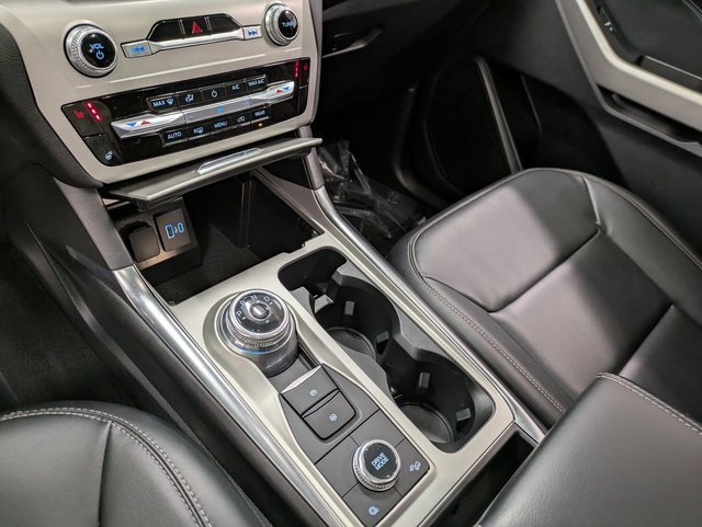 Certified 2022 Ford Explorer XLT w/ Equipment Group 202A image 13