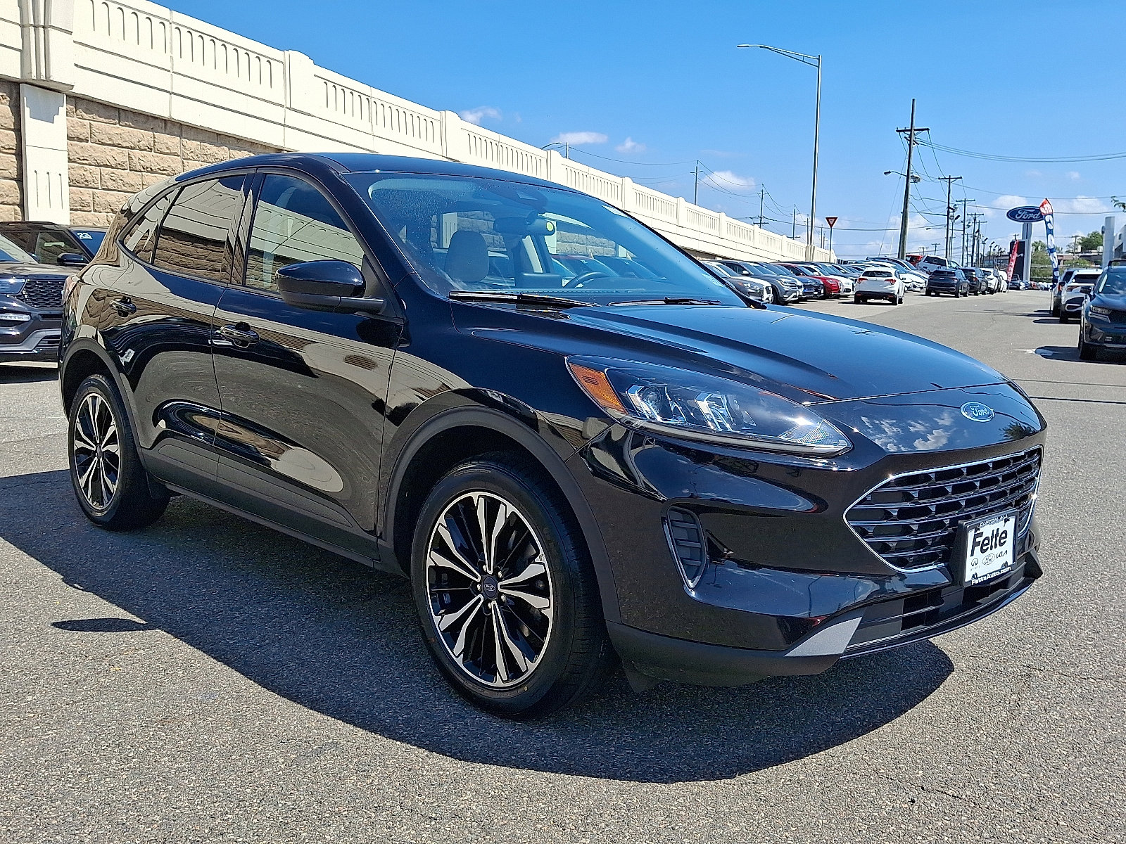 Certified 2022 Ford Escape SE w/ SE Sport Appearance Package image 3