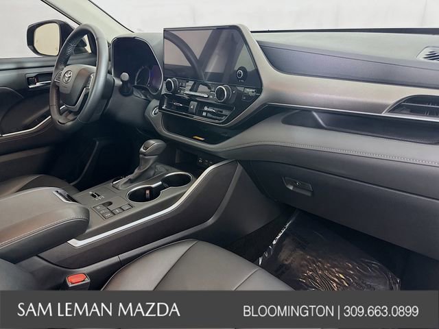 Used 2024 Toyota Highlander XLE image 30