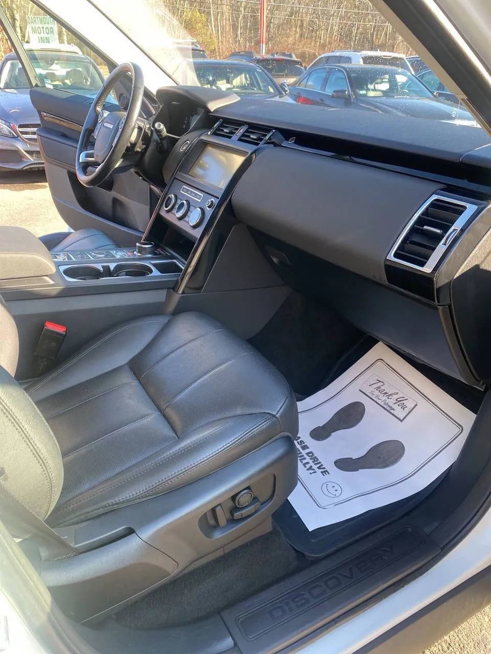 Used 2018 Land Rover Discovery SE image 24