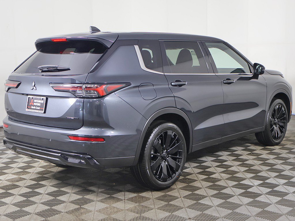 New 2026 Mitsubishi Outlander LE FWD image 12