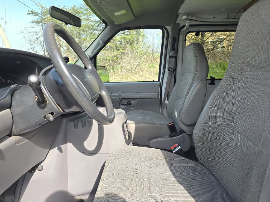 Used 2002 Ford E-150 and Econoline 150 RWD image 13