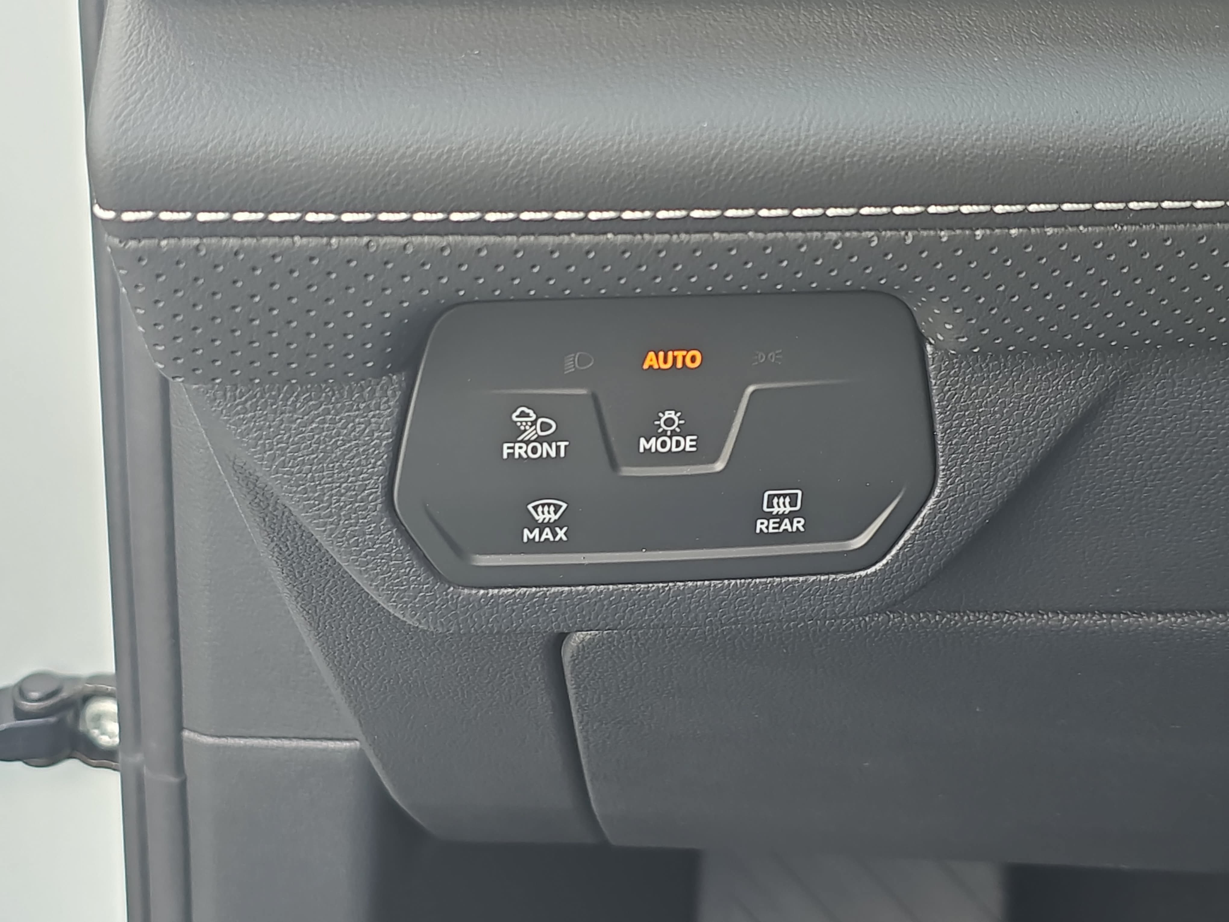 New 2026 Volkswagen Atlas Cross Sport SE FWD image 27