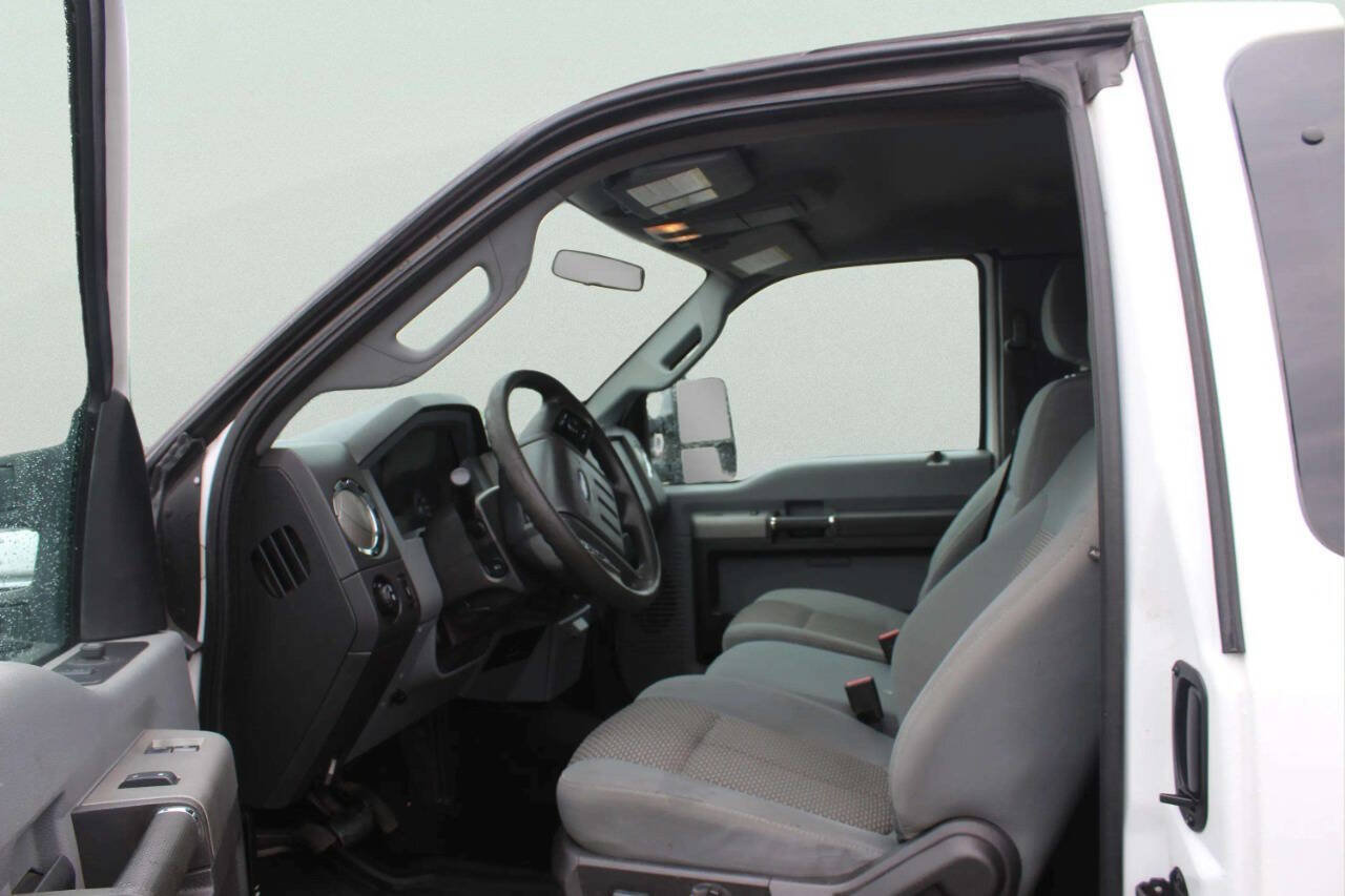 Used 2011 Ford F250 XLT w/ XLT Appearance Pkg AWD/4WD image 7