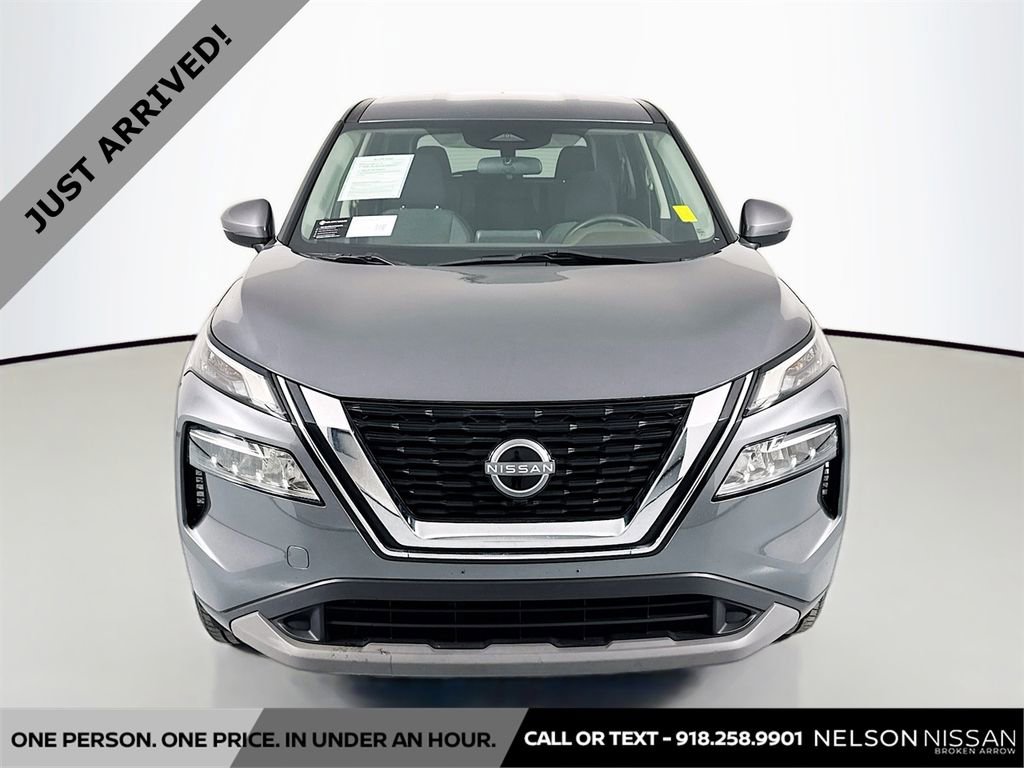 Certified 2022 Nissan Rogue SV image 2