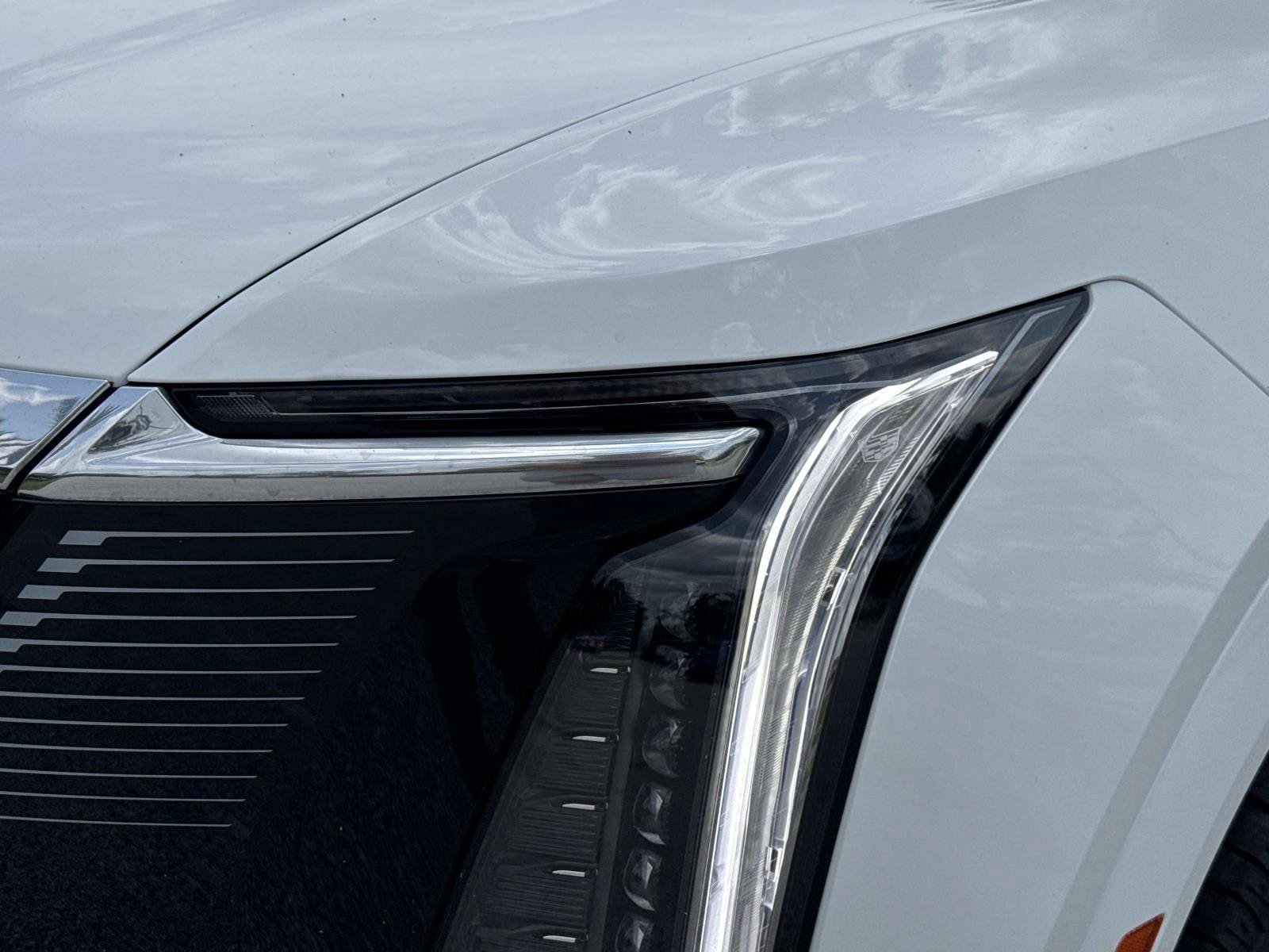 Certified 2025 Cadillac Escalade IQ Luxury 2 w/ LPO, Premium Carpet Package AWD/4WD image 9