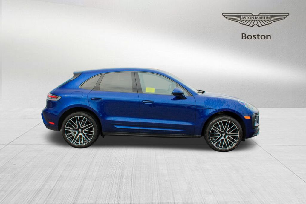Used 2025 Porsche Macan image 3