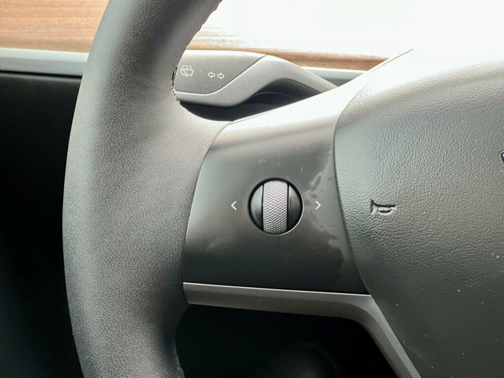 Used 2023 Tesla Model Y Performance image 17