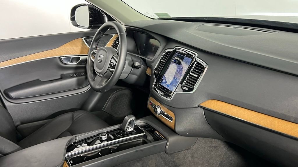 Used 2024 Volvo XC90 B5 Plus image 32