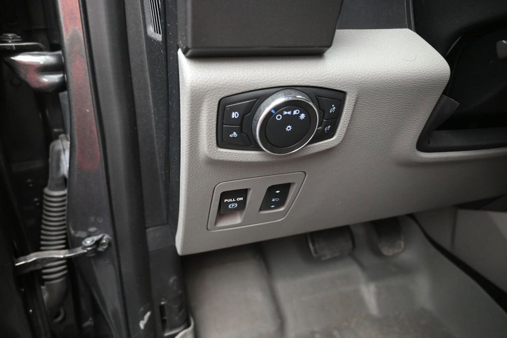 Used 2018 Ford F150 XLT w/ Equipment Group 302A Luxury AWD/4WD image 13