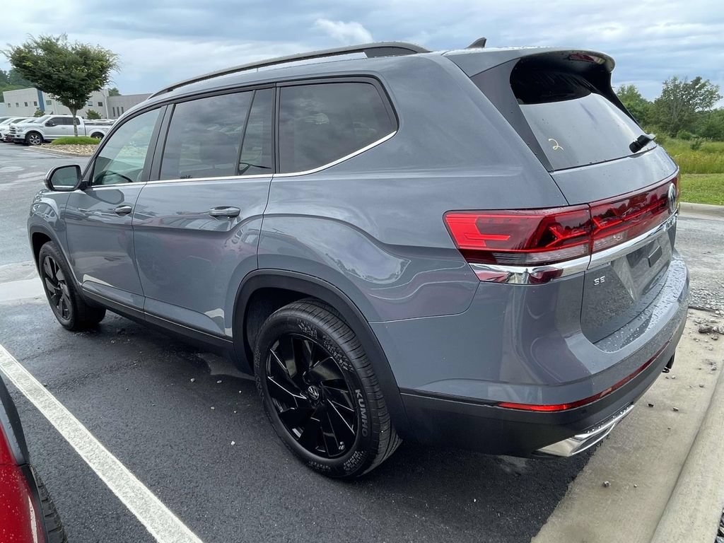 Used 2025 Volkswagen Atlas SE AWD/4WD image 3