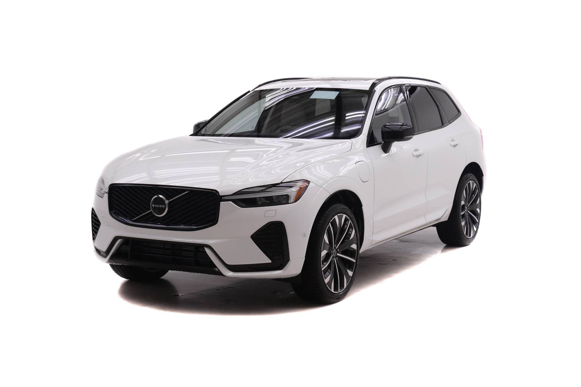 New 2026 Volvo XC60 T8 Ultra w/ Climate Package AWD/4WD image 1