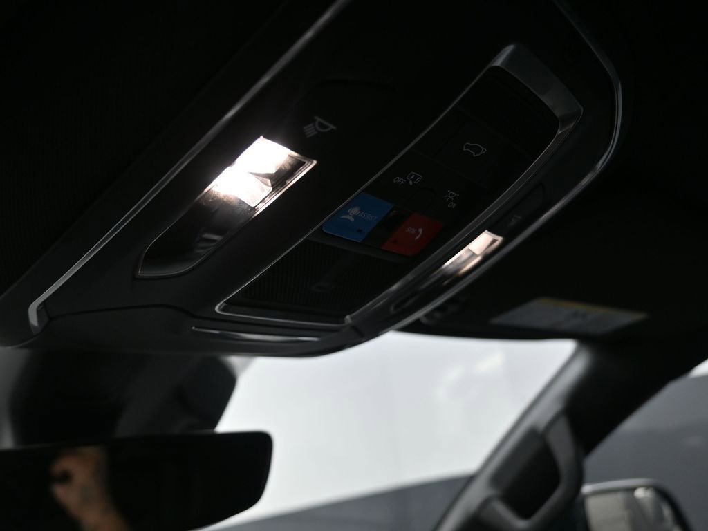 Used 2025 Jeep Wagoneer L Series II w/ 8-pass Seating Package image 13