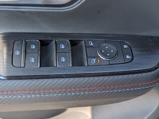 New 2026 Nissan Kicks SR FWD image 16