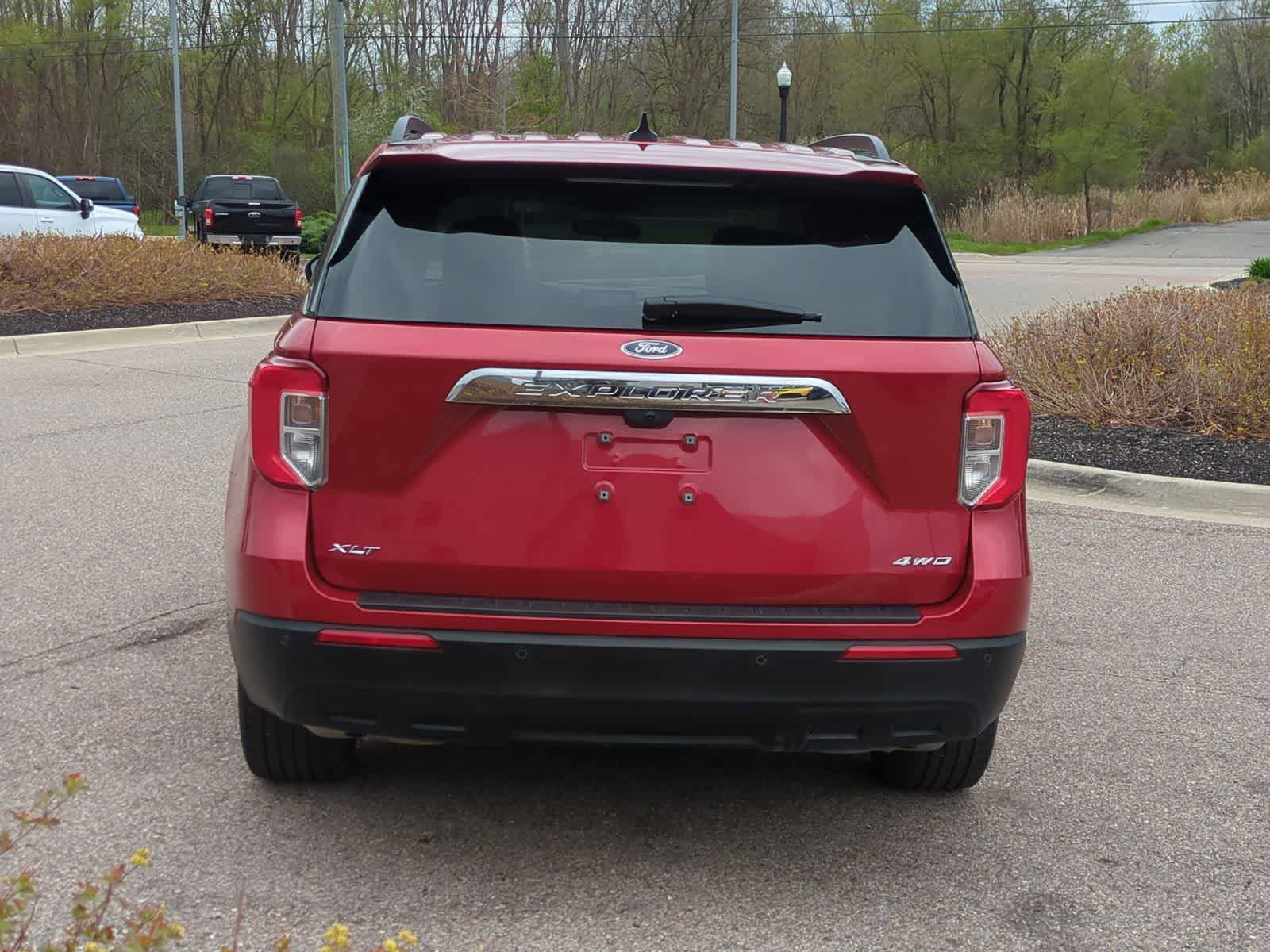Used 2023 Ford Explorer XLT AWD/4WD image 7