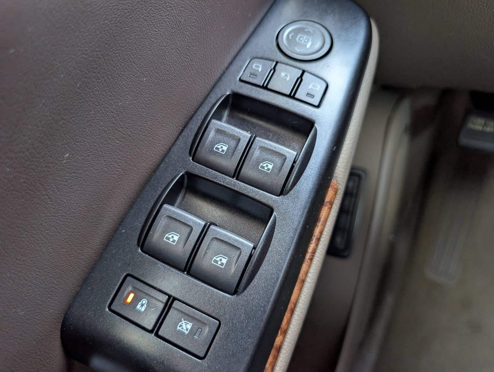 Used 2019 Chevrolet Suburban Premier AWD/4WD image 32