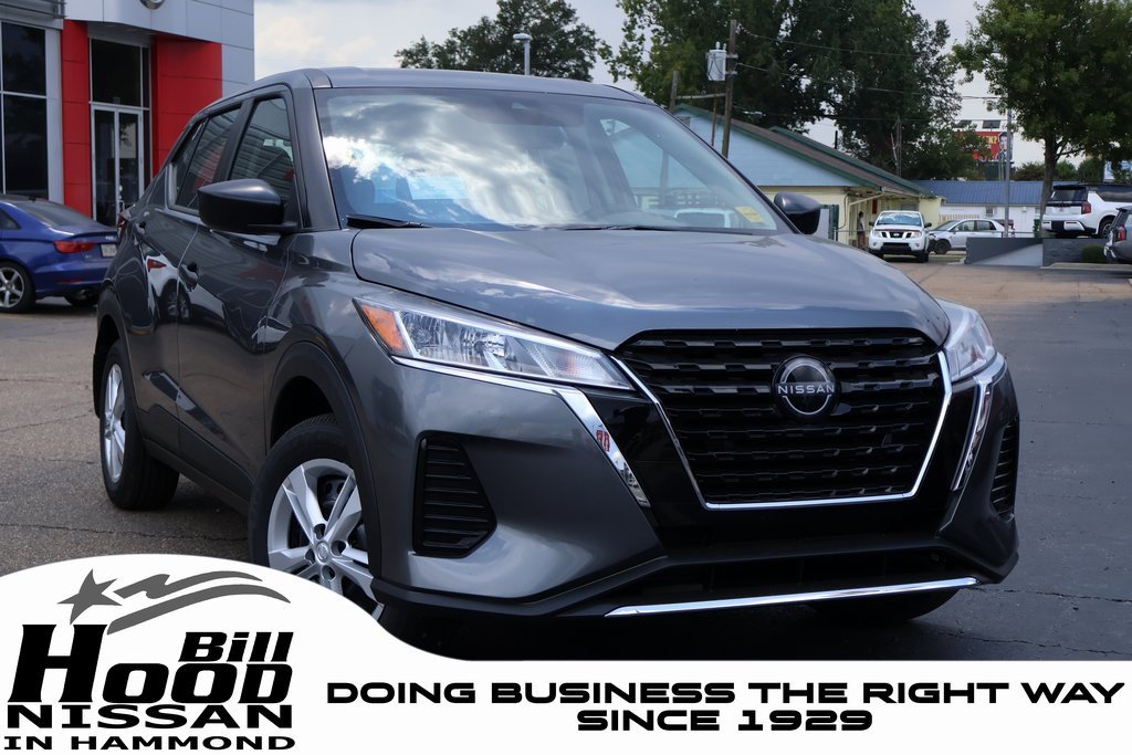 New 2025 Nissan Kicks S