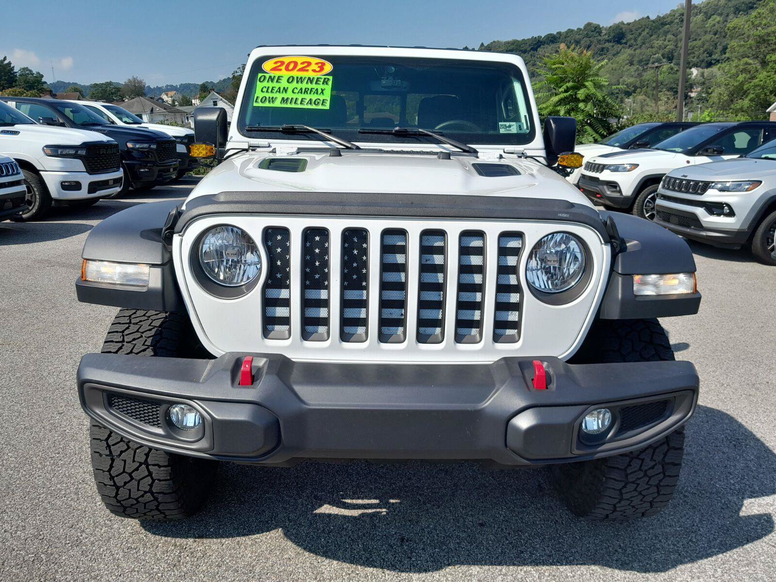 Used 2023 Jeep Gladiator Rubicon w/ Cold Weather Group AWD/4WD image 4
