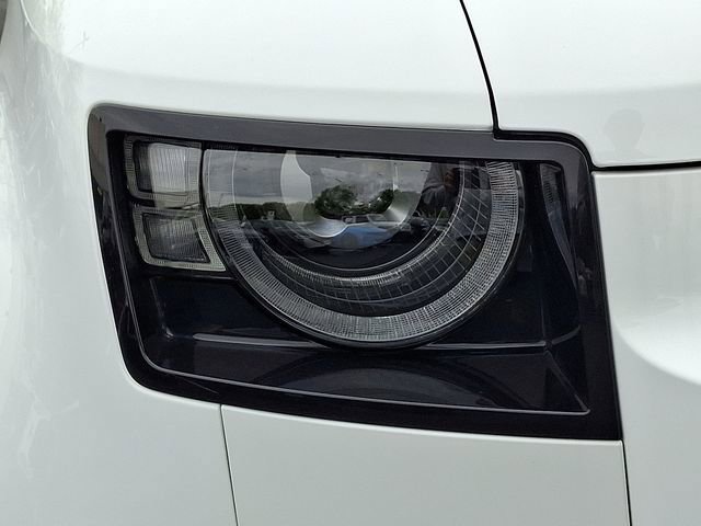 Used 2024 Land Rover Defender 90 X-Dynamic SE AWD/4WD image 9