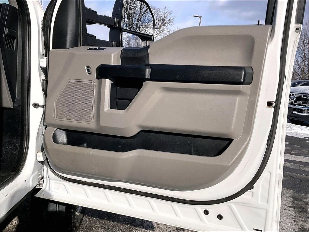Used 2019 Ford F550 4x4 Regular Cab Super Duty image 11