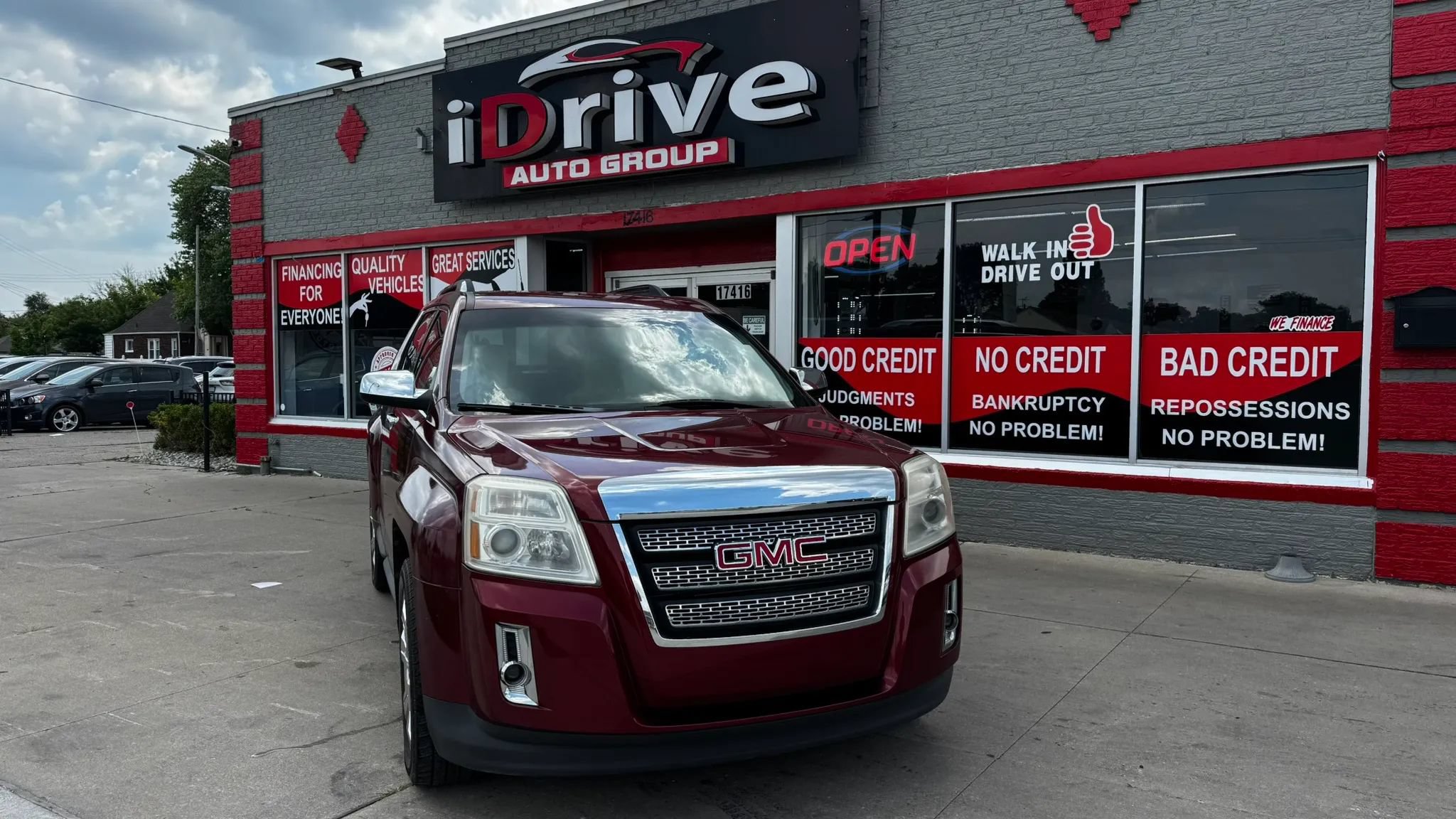 Used 2011 GMC Terrain SLT FWD image 1
