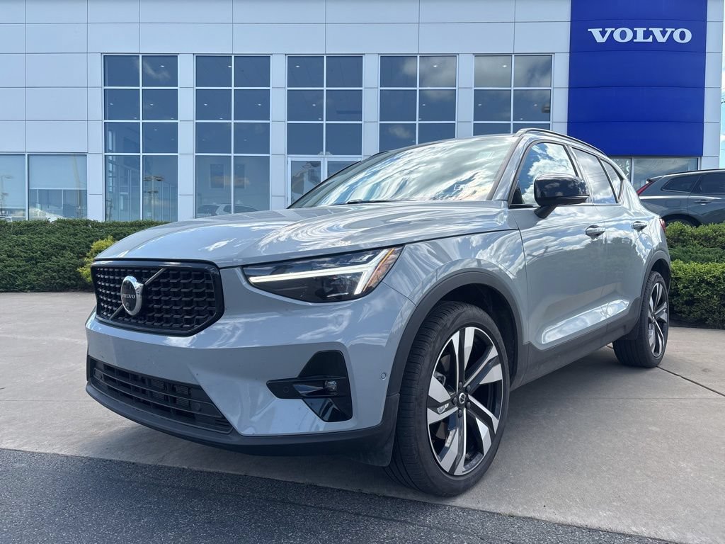 Certified 2024 Volvo XC40 B5 Ultimate w/ Protection Package Premier AWD/4WD image 37
