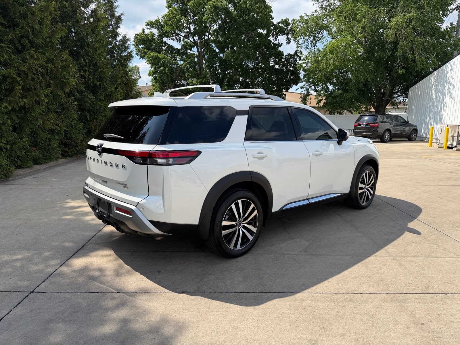 Used 2024 Nissan Pathfinder Platinum AWD/4WD image 30