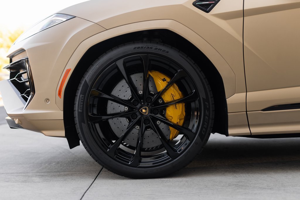 Used 2025 Lamborghini Urus SE AWD/4WD image 8