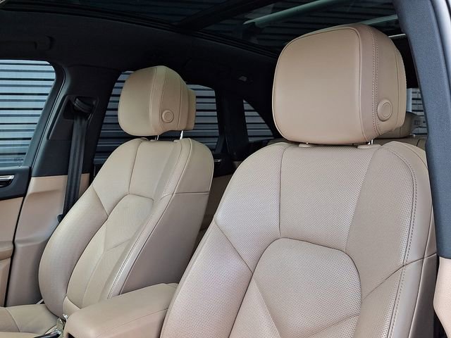 Certified 2023 Porsche Macan Turbo image 5