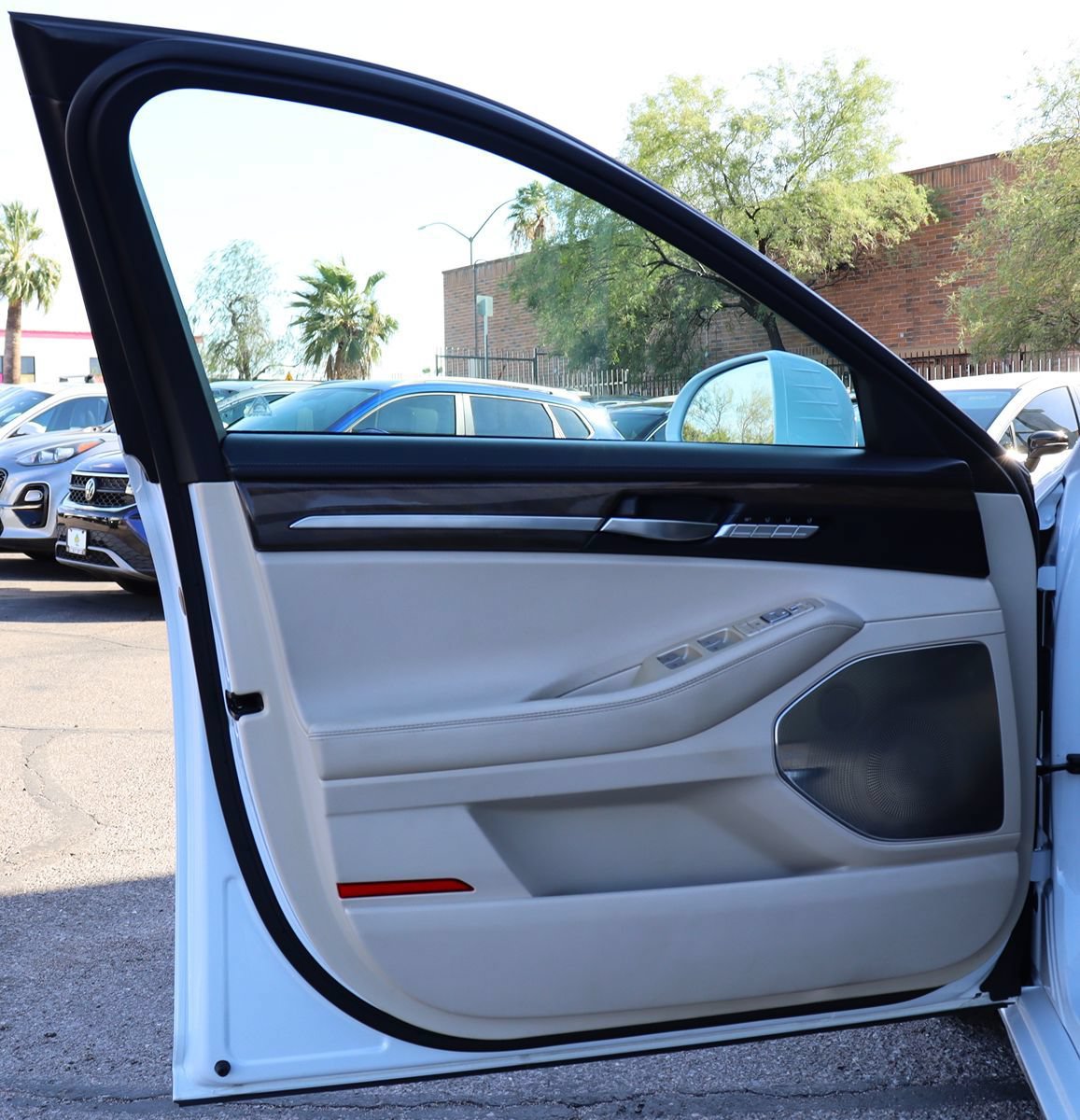 Used 2017 Genesis G90 3.3T Premium RWD image 39