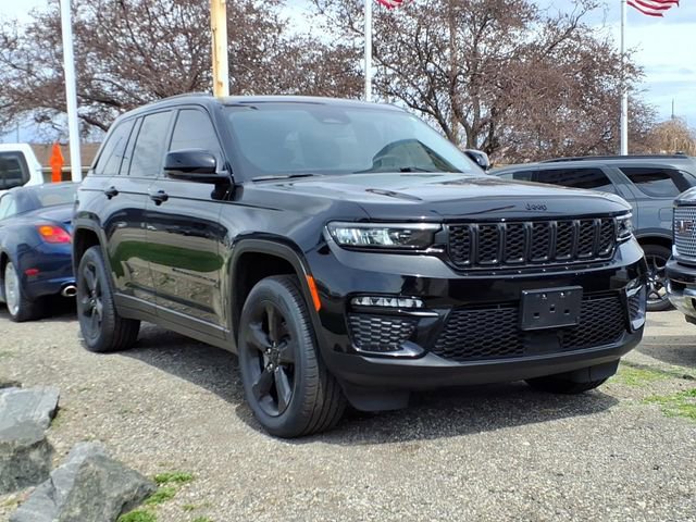 Used 2023 Jeep Grand Cherokee Limited w/ Black Appearance Package image 2
