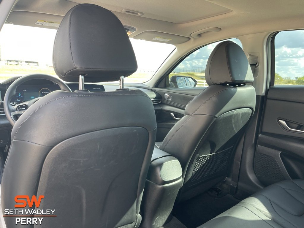 Used 2023 Hyundai Elantra Limited image 23