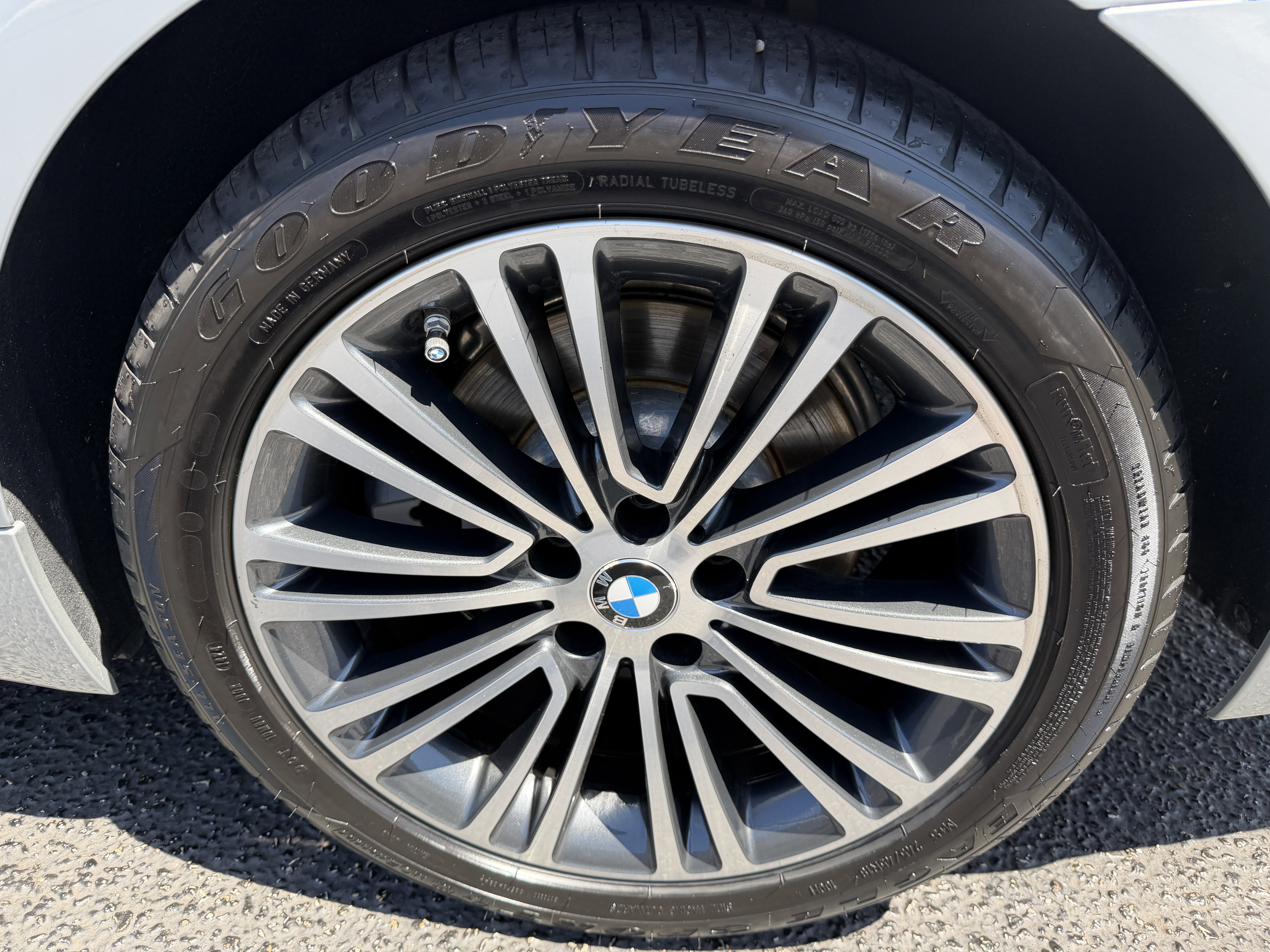 Used 2019 BMW 530i w/ Convenience Package RWD image 9