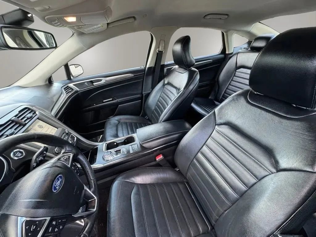 Used 2018 Ford Fusion SE w/ Equipment Group 602A FWD image 11